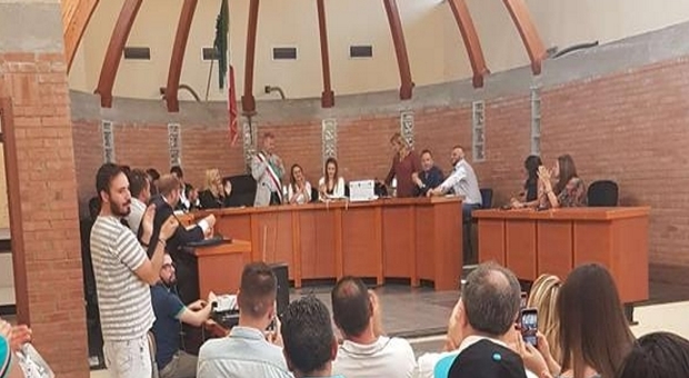 Casandrino, Volpe silura cinque assessori: «Voto sul bilancio con un'altra giunta»