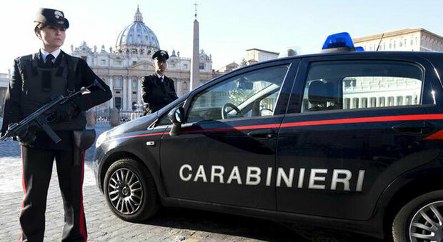 Il Papa incontra i carabinieri di San Pietro: «Grazie per la vostra pazienza con i preti, ogni mattina vi saluto col cuore»