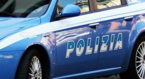 Ruba un cellulare e scappa su auto rubata: denunciato 25enne rumeno a Napoli