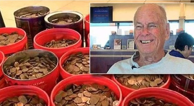 Deposita in banca 226 kg di monete accumulate in 65 anni