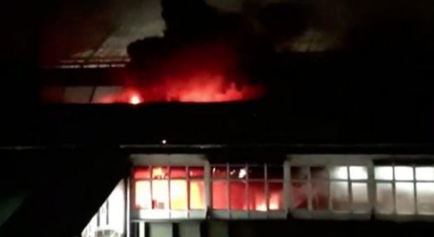 Nottingham, incendio in stazione: attimi di terrore tra i pendolari