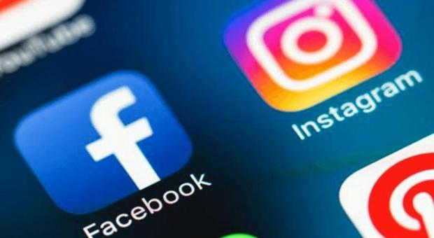 Facebook e Instagram down, anche Whatsapp ha problemi. Downdetector: «Oltre 20mila segnalazioni»