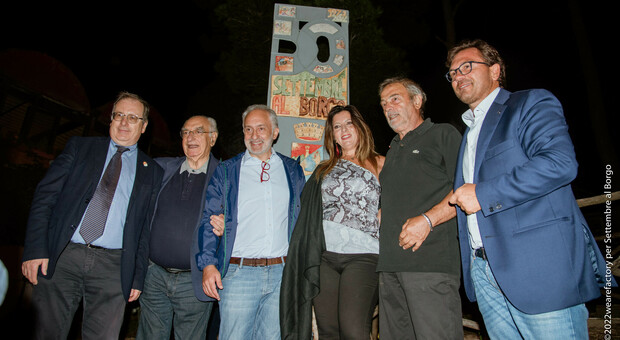 Caserta, una scultura per celebrare i 50 anni di «Settembre al Borgo»