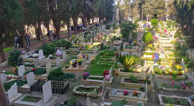Nei cimiteri baresi le tombe di persone che in vita hanno professato religioni diverse da quella cattolica: la delibera della giunta comunale