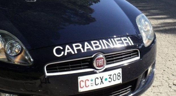 Roma, folle inseguimento sulla Cassia, l'auto dei pusher scappa a folle velocità: presi con un chilo di coca