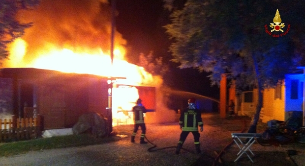 L'incendio stanotte al camping don Bosco di Jesolo
