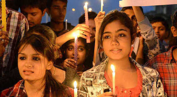 ​India, undicenne violentata dal branco poi uccisa e abbandonata in un campo