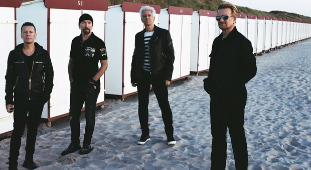 U2 fotografati da Anton Corbjin