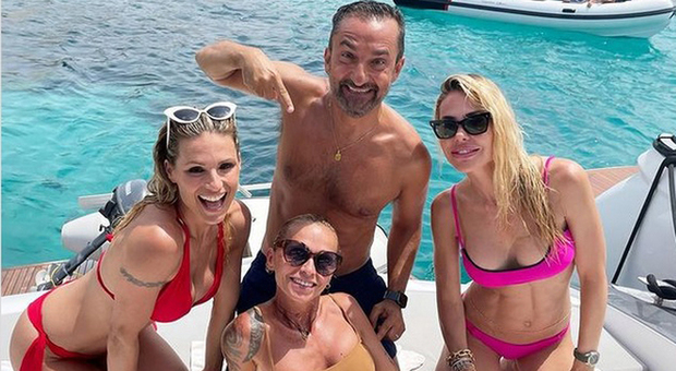 Michelle Hunziker, vacanze vip con Ilary Blasi e Nicola Savino. Il commento di Francesco Totti