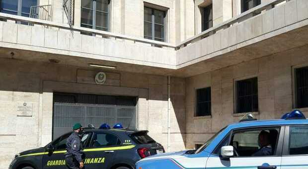 Maxi operazione antidroga: 14 arresti di polizia e guardia di finanza