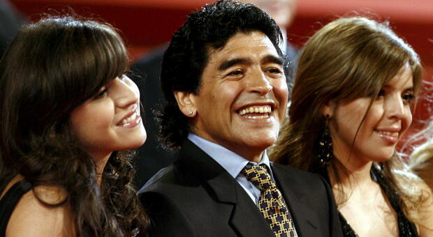 Diego Armando Maradona, tutte le sue donne: dalla moglie Claudia al flirt con Heather Parisi