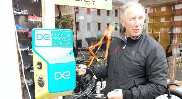 Bici elettrica ricaricata gratis? È realtà con il “benzinaio” maestro di sci