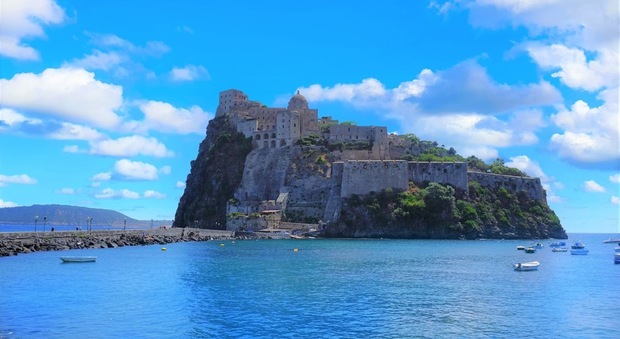 La classifica Holidu dei borghi più ricercati online: vince la Campania con Sorrento, Ischia e Capri