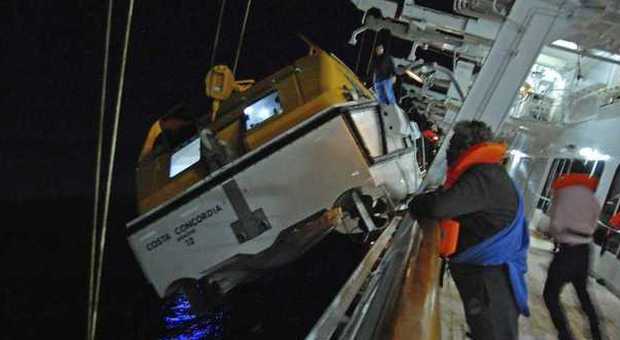 Foto dalla Costa Concordia durante un nauragio scattata da un passeggero