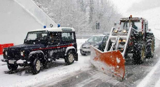 Deve essere ricoverata d'urgenza ma la neve blocca l'ambulanza