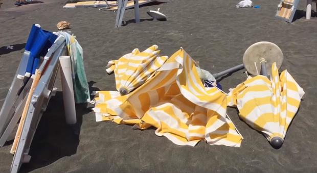 Cagliari, il vento sradica un ombrellone: una bagnante perde un occhio