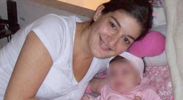 Napoli, operata quando era morta Il marito: "In corsia hanno rotto l’omertà"