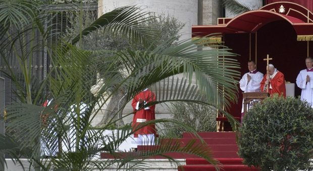 Papa Francesco alla Messa delle Palme: «Nei momenti di tribolazione bisogna tacere»