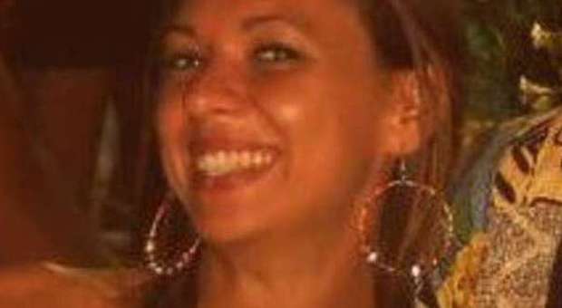 Veronica, massacrata dal suo ex senegalese. Folla ai funerali, lutto cittadino nel catanese