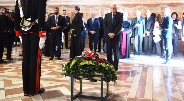 Il presidente della Repubblica Sergio Mattarella nella Basilica superiore ad Assisi per il venti anni dal terremoto che colpì l'Umbria