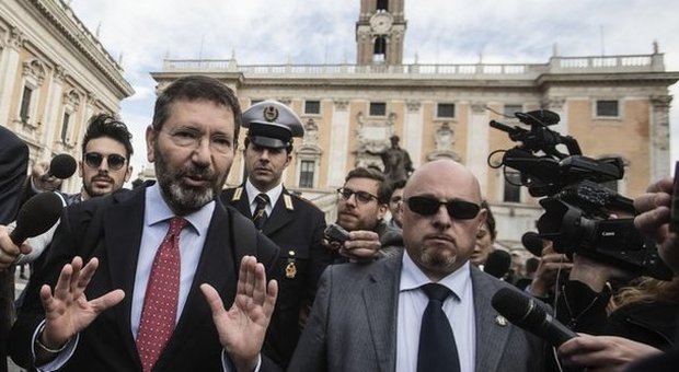 Marino replica a Renzi su Facebook: «Il premier ha un'idea sommaria e insufficiente della situazione di Roma»