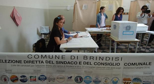 A Brindisi Marino e Carluccio verso il ballottaggio