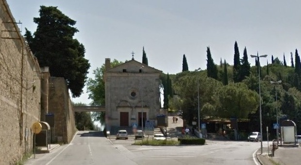 La chiesa del cimitero di Monterone