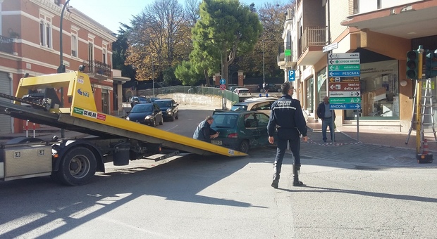 P.S.Elpidio, schianto tra auto all'incrocio due persone ricoverate in ospedale