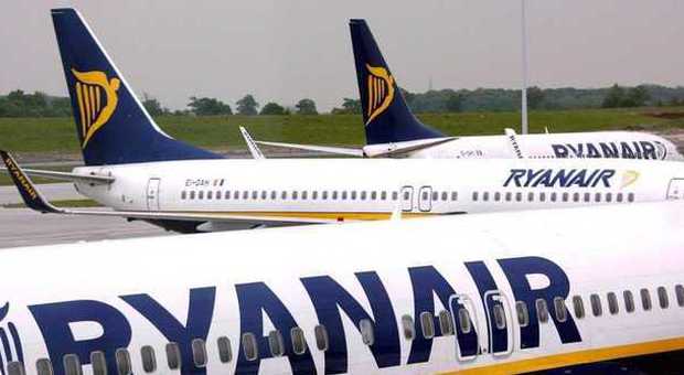 Ryanair cambia: nuovi interni, posti più comodi e colazione calda