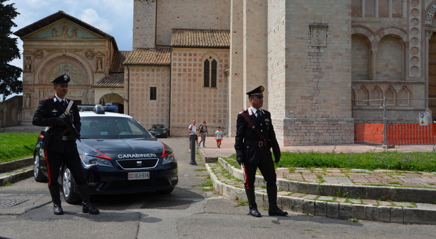 Perugia, rapinatore ricercato in mezza Italia arrestato dai carabinieri mentre è a passeggio