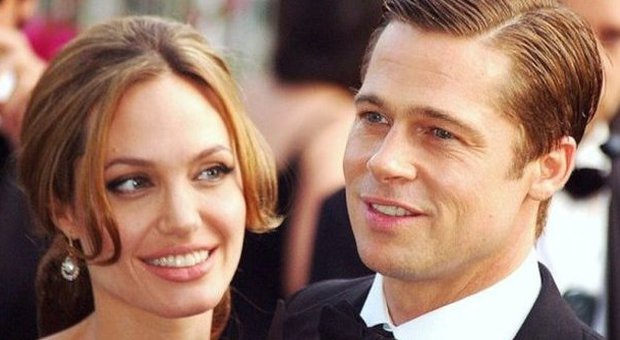 Angiolina Jolie stanca: «Brad Pitt non usa il sapone e puzza come un cane»