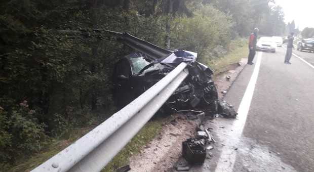 Vicenza, l'auto tagliata in due dal guardrail: incidente choc per il calciatore Samuele Rossi