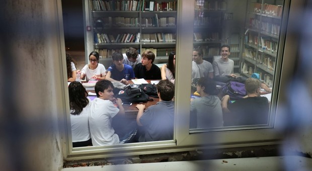Al Sannazaro gli studenti in biblioteca per mancanza di aule