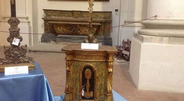 Ancona, oggetti sacri recuperati ritrovate statue, candelabri, dipinti e tabernacoli