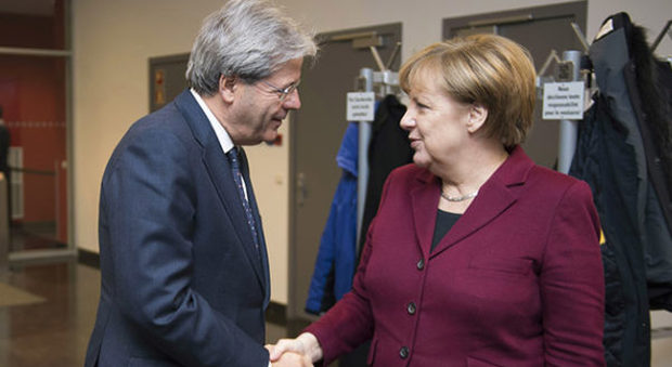 Gentiloni da Merkel: «Pretendiamo rispetto»