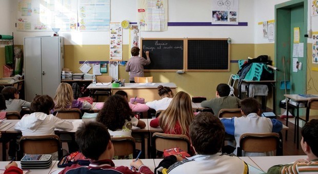 Scuola italiana tra le più stressanti al mondo L'Ocse: un adolescente su 4 dipendente da Internet