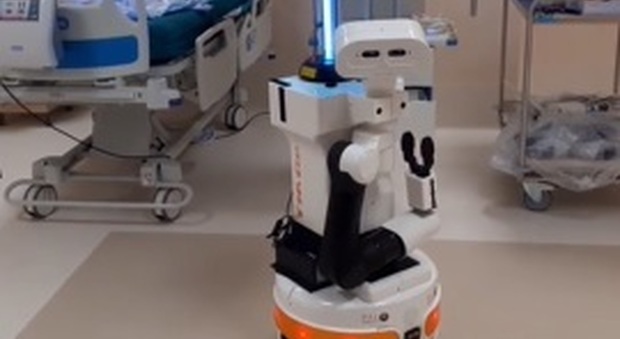 Il robot in funzione nell'ospedale di Rimini