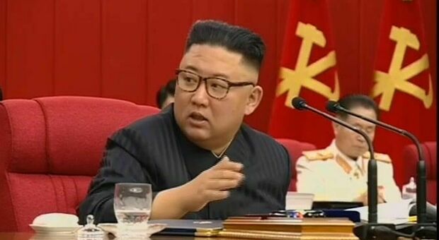 Corea del Nord, il leader Kim Jong-un appare «emaciato»: nuovi dubbi sulla sua salute