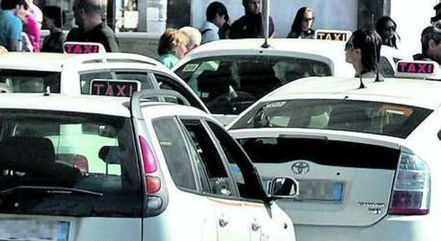 Taxi, si paga con il cellulare rivoluzione su 3.700 vetture