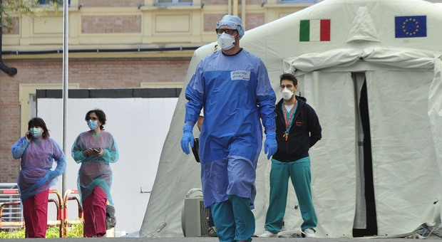 Il Coronavirus torna a mietere vittime nelle Marche: morta una donna del pesarese
