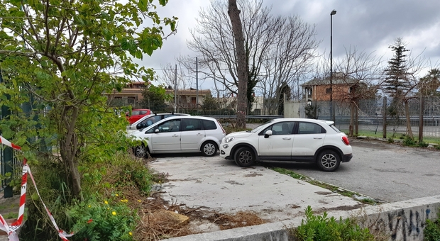 Torre del Greco, parcheggio abusivo: l'ultimo sfregio al dono di De Nicola