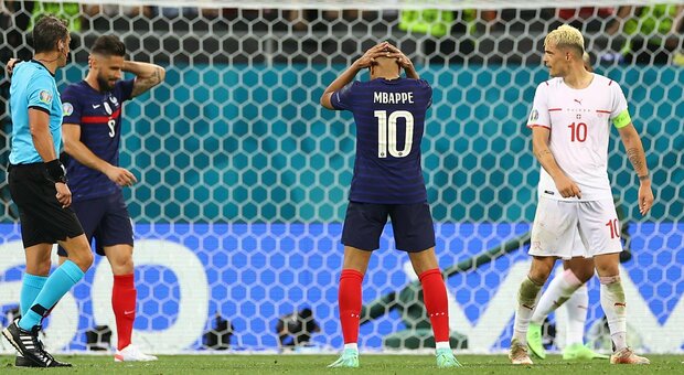 Francia eliminata ai calci di rigore: decisivo l'errore di Mbappè, Svizzera ai quarti contro la Spagna