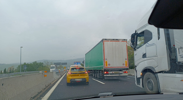 Incidente sull'A14 a Bologna, Italia divisa in due: code per 11 km