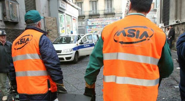 Covid a Napoli, boom di contagi tra gli operatori Asìa: raccolta rifiuti nel caos