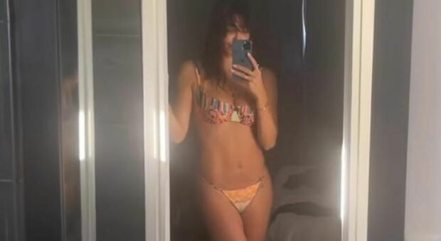 Belen Rodriguez scatenata: le foto in bikini infiammano Instagram