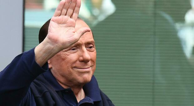 Silvio Berlusconi ricoverato in terapia intensiva per problemi cardiovascolari e respiratori: «E' stabile, è una roccia». Nessun bollettino medico oggi