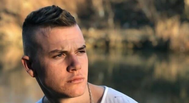 Arzen Gjoni 21enne scomparso, l'appello disperato della famiglia: «Aiutatemi a ritrovarlo»