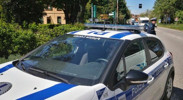 Torino, guidava l'auto da oltre 10 anni senza avere mai avuto la patente: donna di 68 dovrà pagare 6 mila euro di multa