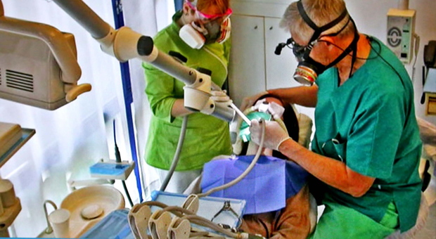 I dentisti veneti diventano "poveri" per colpa del Coronavirus: «Perso tra il 70 e il 90% dei guadagni»