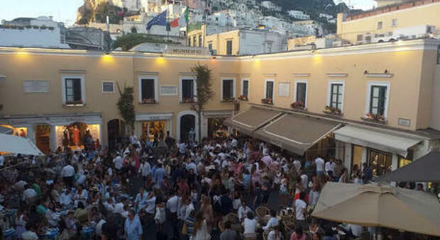 Capri, obbligo di mascherine all'aperto nel fine settimana: al momento è l'unica in Italia